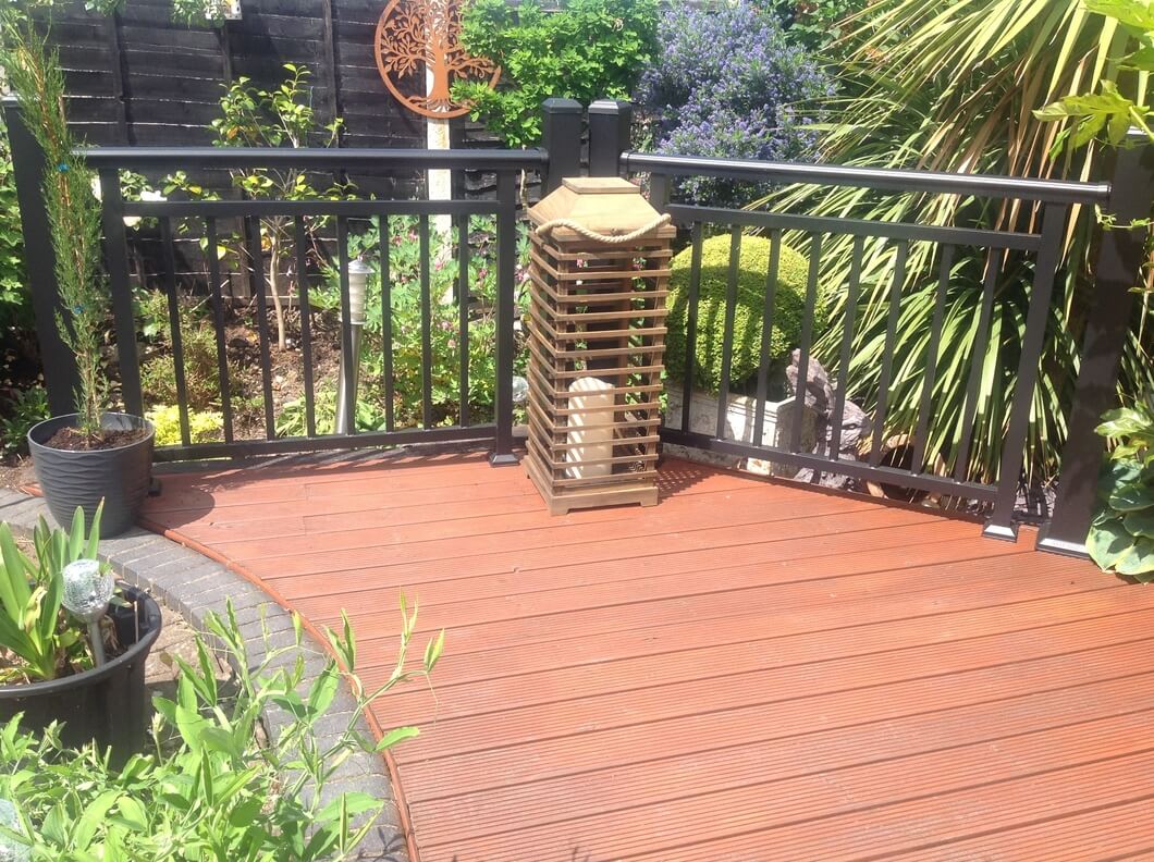 Powder coarted Aluminium Balustrade fitted on Redwood Decking