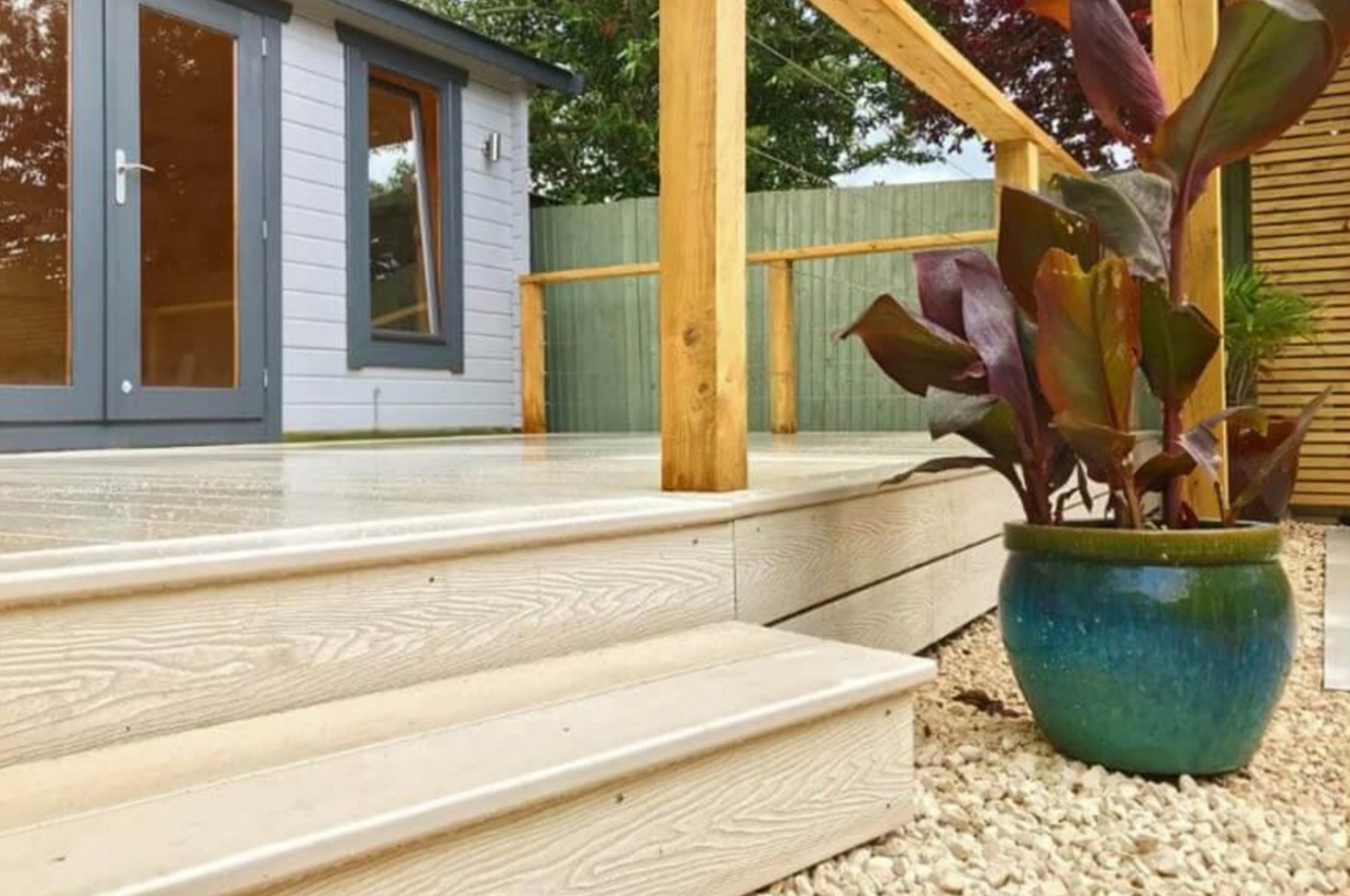 Ivory Composite Woodgrain Decking Boards make for a perfect raised decking entrance