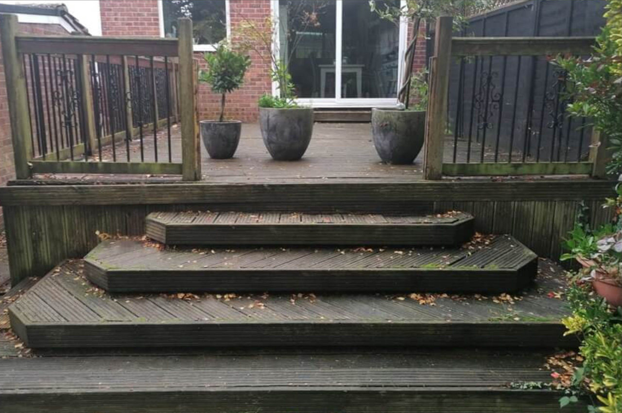 Old, rotten timber boards replaced by Stone Grey Woodgrain Composite Decking and Powder-Coated Aluminium Balustrade Handrails