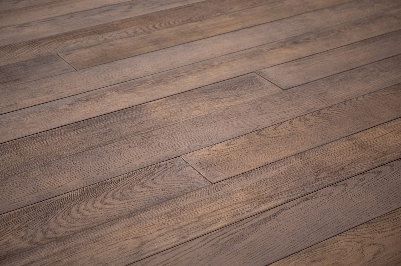 Tropical Walkway | Millboard® Enhanced Grain Decking in Antique Oak