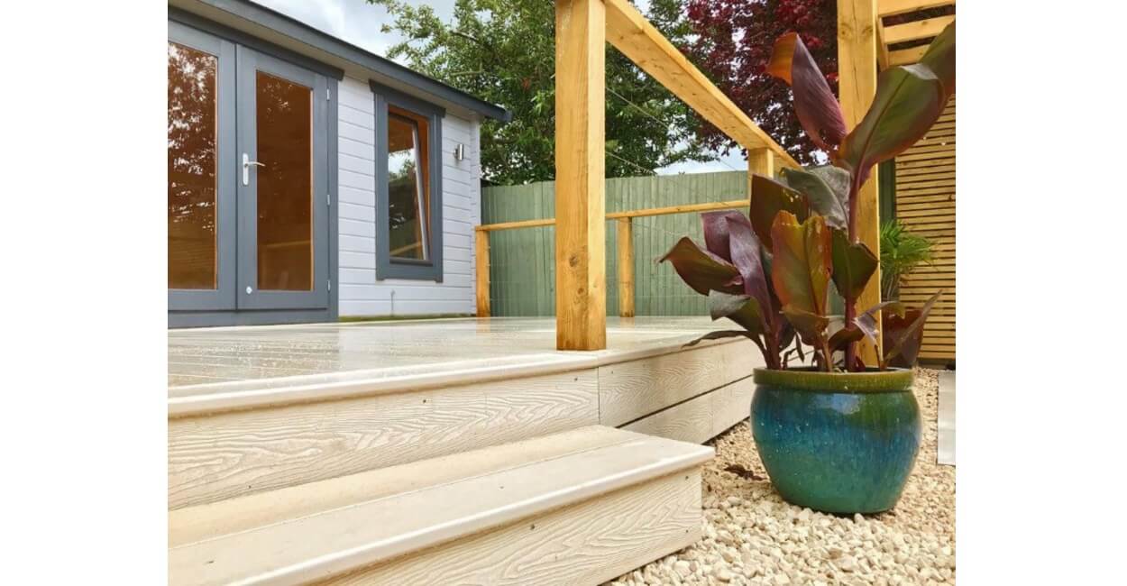 Ivory Composite Woodgrain Decking Boards make for a perfect raised decking entrance