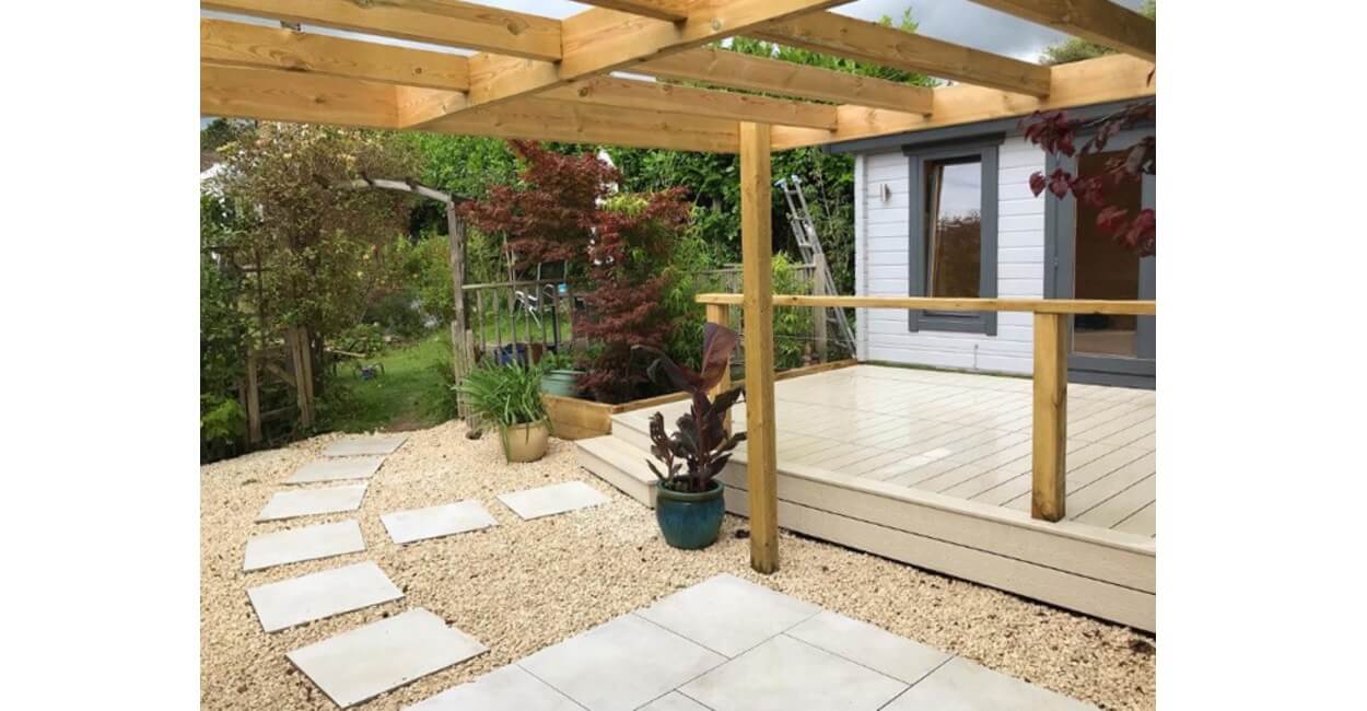 Ivory Composite Woodgrain Decking Boards make for a perfect raised decking entrance
