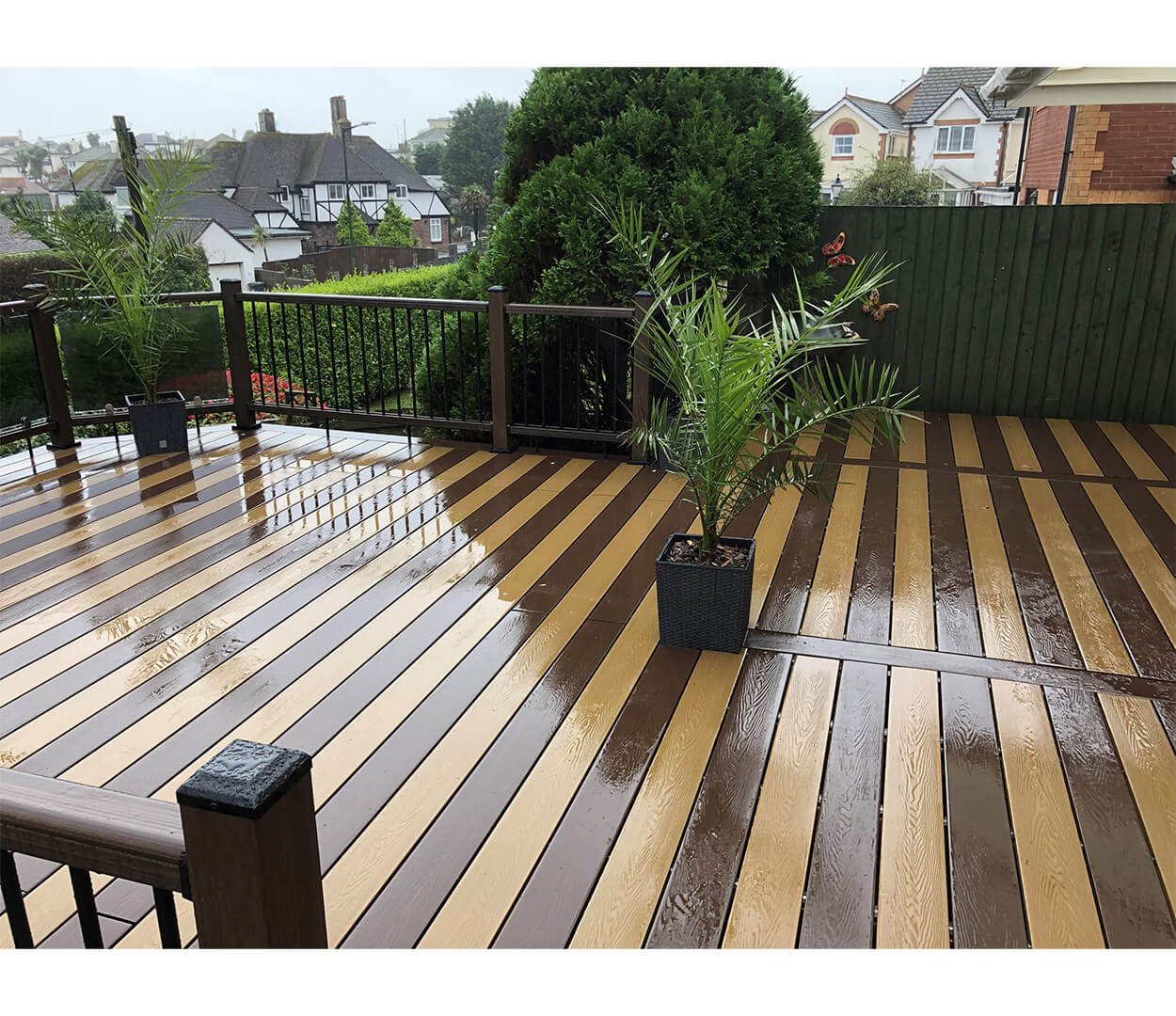 Cladco Composite Woodgrain Decking Boards in Teak and Coffee have created this strikingly unique decking design 