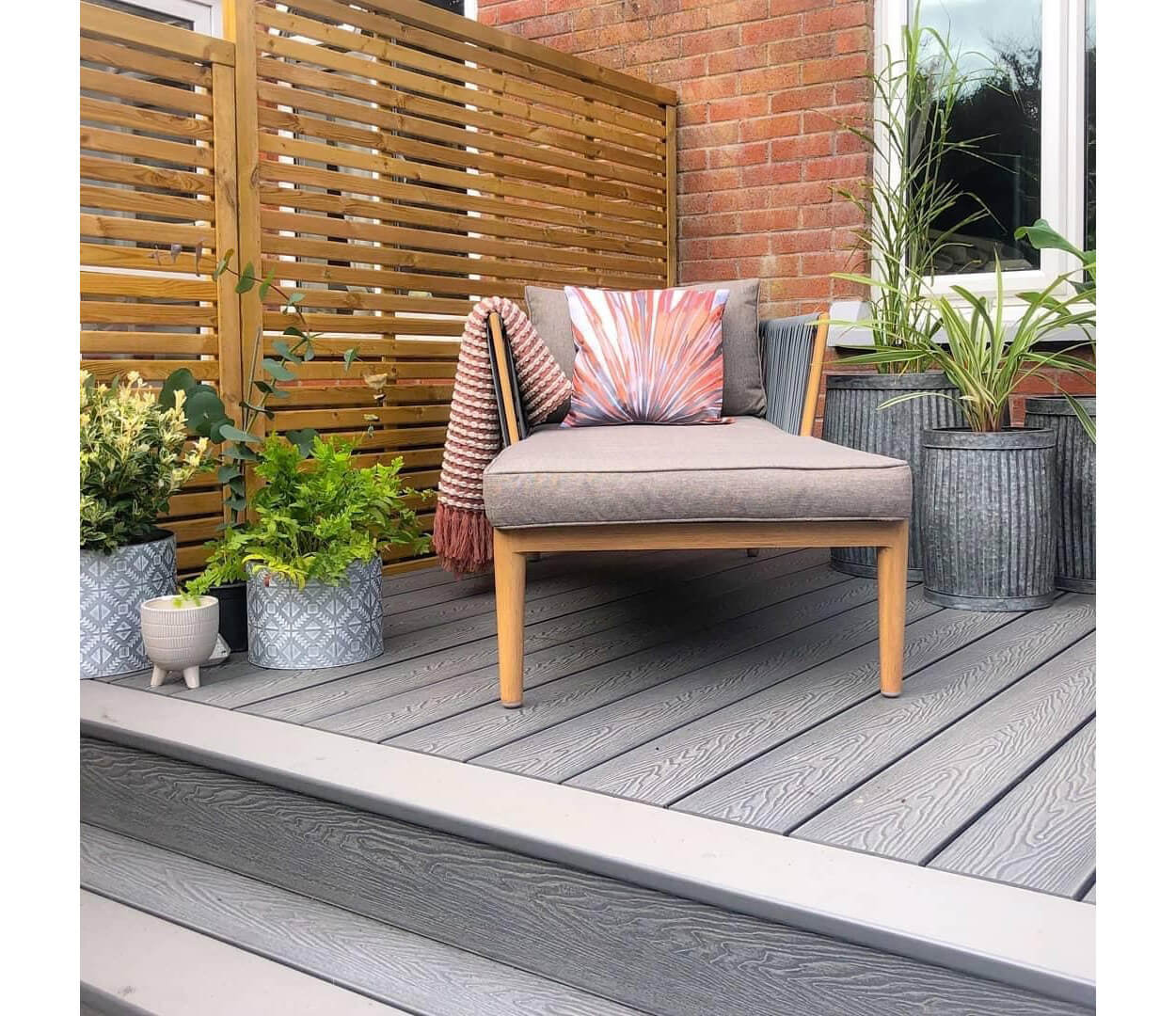 Composite Decking boards with bullnose edging, for a curved finish - installed by Gull Rock