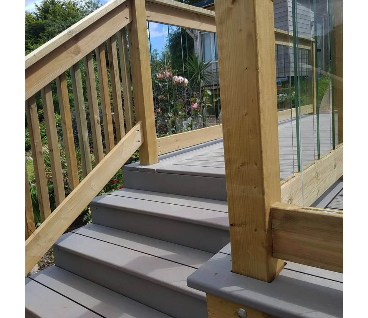 Light Grey Composite Decking with Timber Balustrade