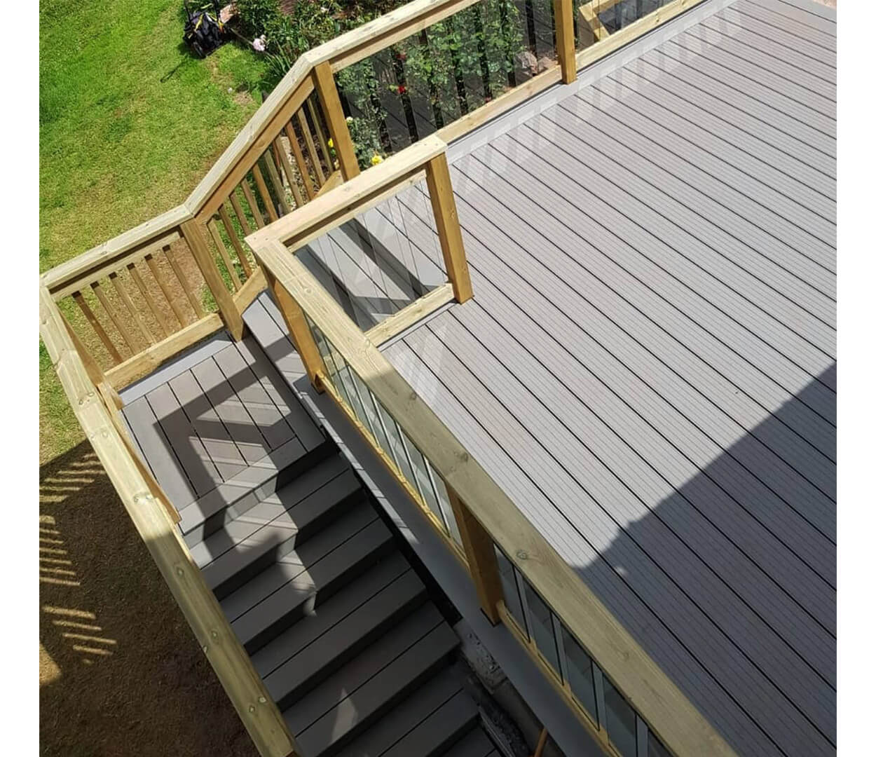 Light Grey Composite Decking with Timber Balustrade