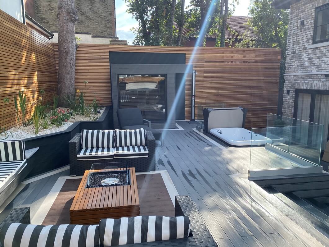 Garden area with decking and furniture