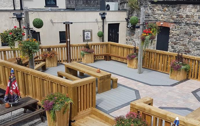 Fountain Inn Okehampton Builds New Decked Garden Area