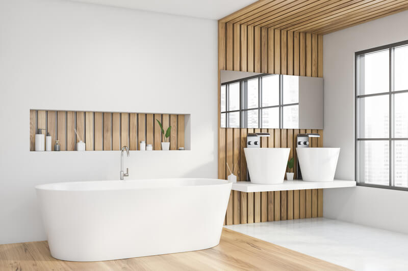 Bathroom with bathtub and sinks