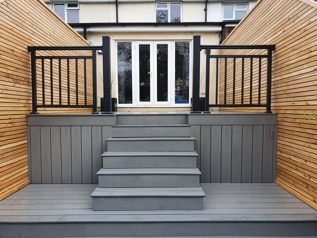 Decking steps with aluminium balustrade