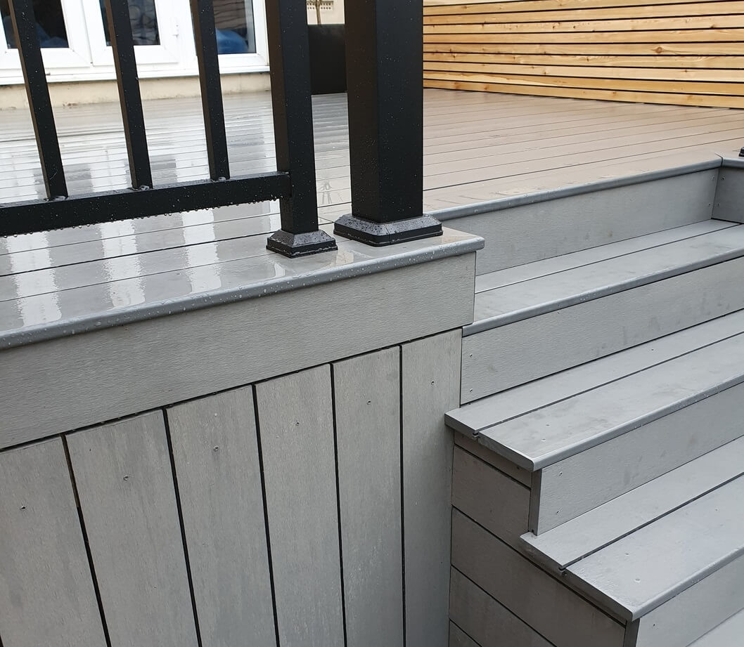 Decking steps with aluminium balustrade