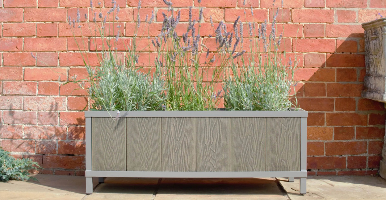 Upcycle leftover decking boards by creating a DIY planter for your summer garden @gurneydesign