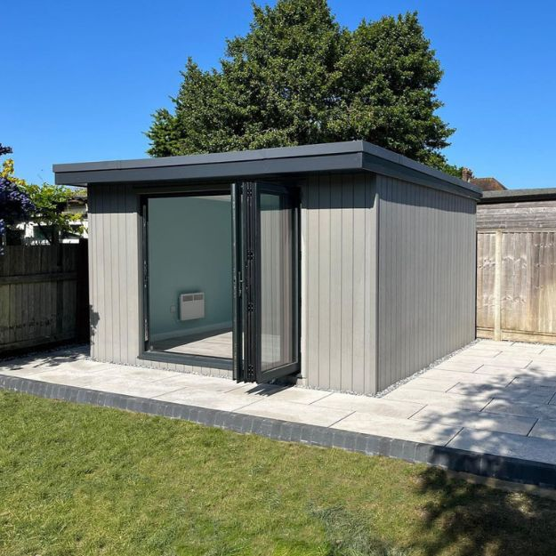 Garden room surrounded by a tiled floor.