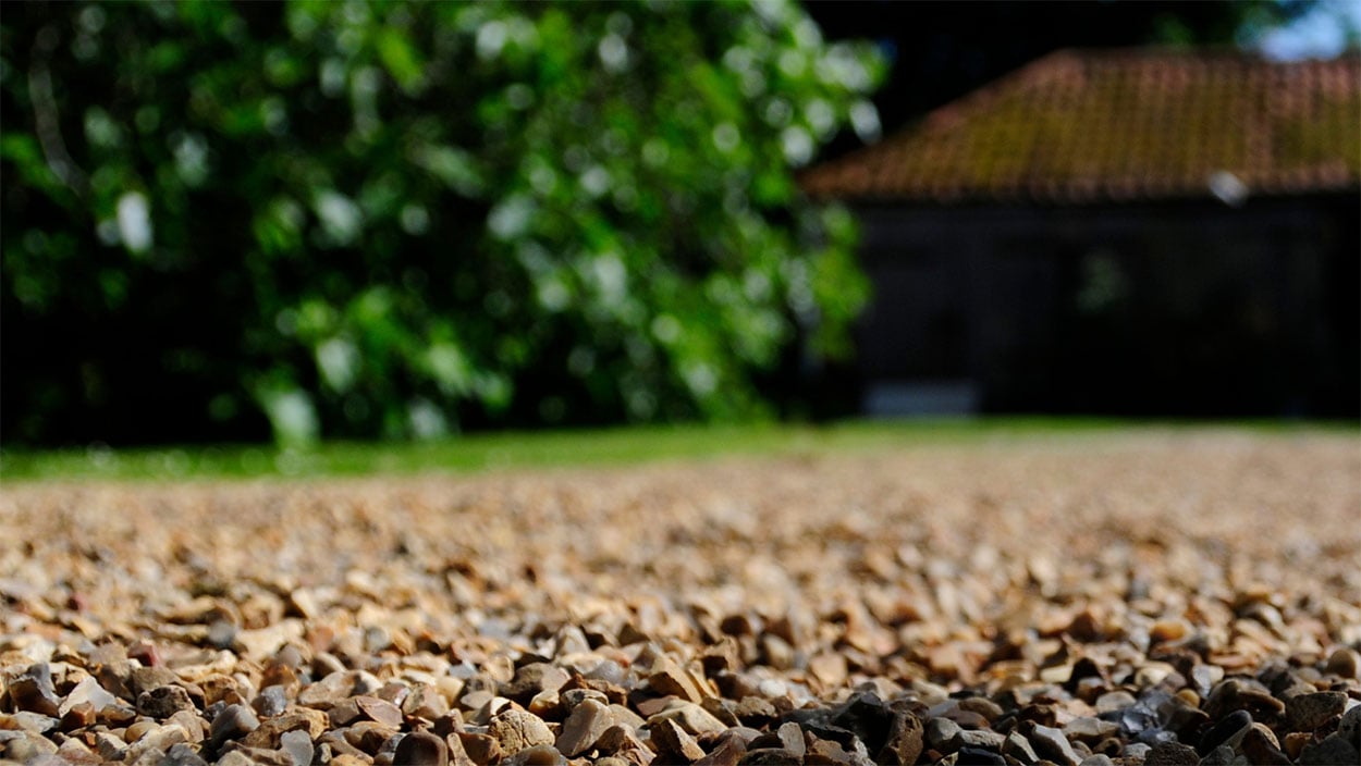 Decking alternatives: Gravel