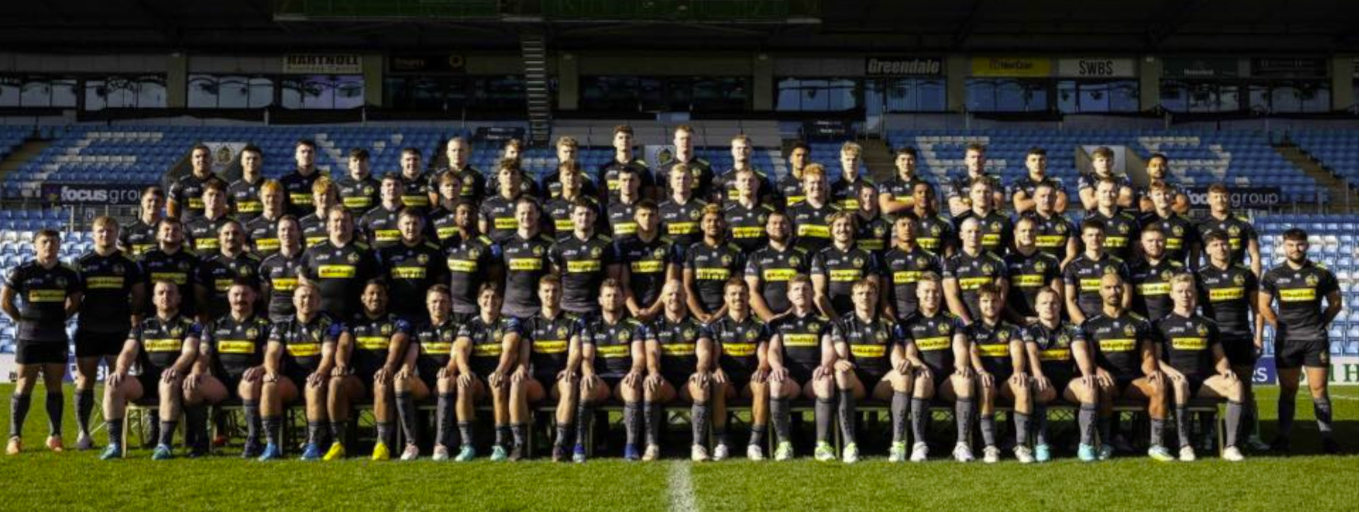 Image of Exeter Chiefs rugby team on home turf.